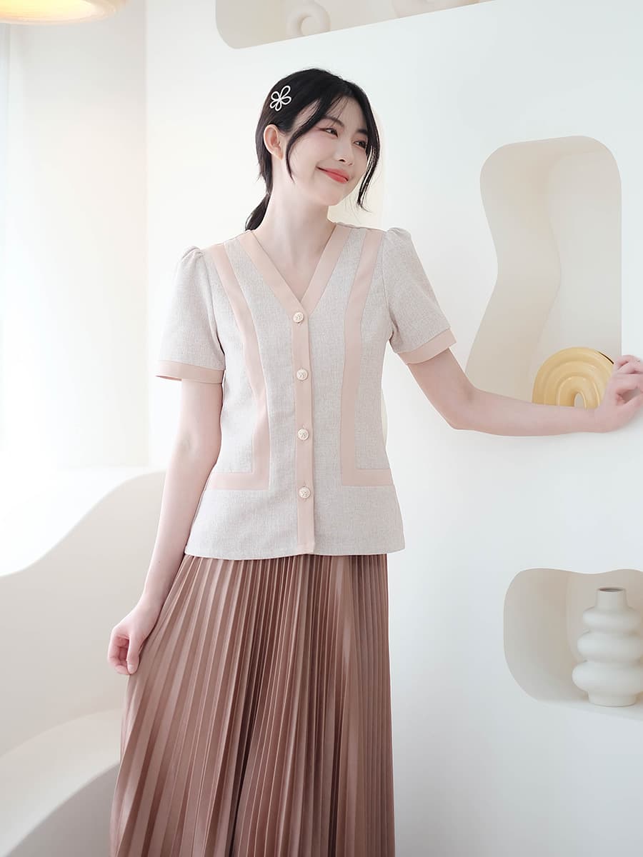 Elegant Beige Lines Blouse ภาพที่ 1