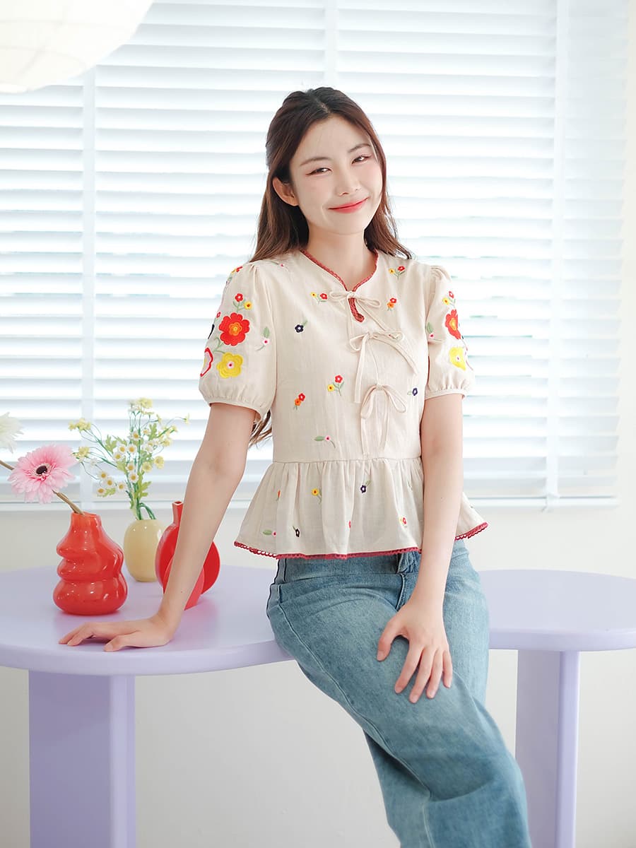 Spring Floral Vanilla Blouse ภาพที่ 1